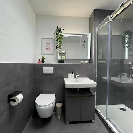 Mit Südterrasse In Seenähe Apartment