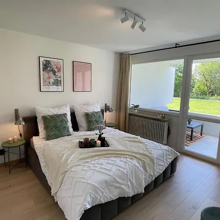 Mit Südterrasse In Seenähe